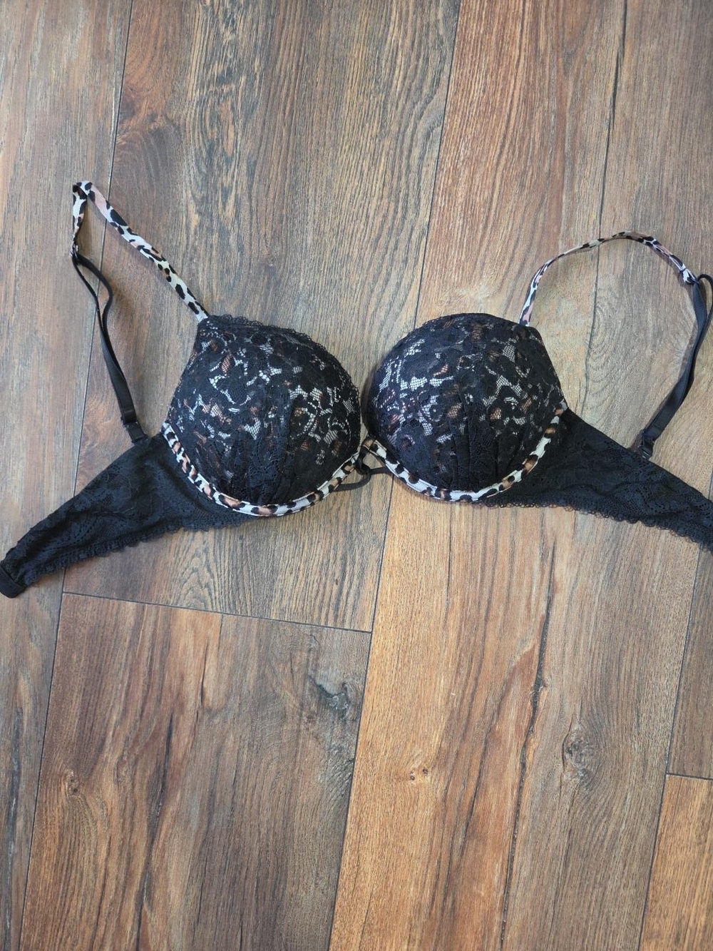 Victoria's Secret Miraculous Plunge Push Up Bra 34B Black Lace Leopard Print
